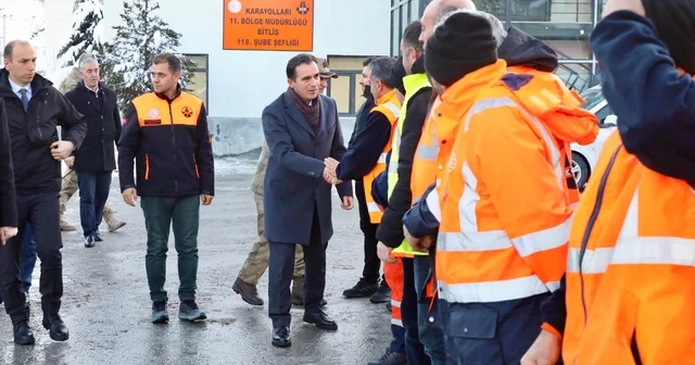 Bitlis Valisi Karakaya, karla mücadele ekiplerini ziyaret etti Bitlis Haberleri