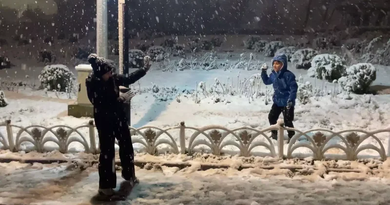 İstanbul da Çamlıca Tepesi beyaza büründü