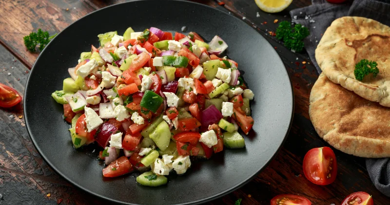 Sofraların vazgeçilmez eşlikçisi... Türk mutfağının birbirinden güzel 10 salatası!