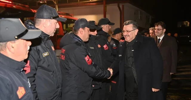 Başkan Genç ten yılbaşında görev yapan personele ziyaret Trabzon Haberleri