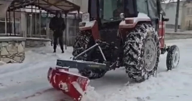 Elazığlı duyarlı vatandaşlardan karla mücadelede ekiplere destek Elazığ Haberleri
