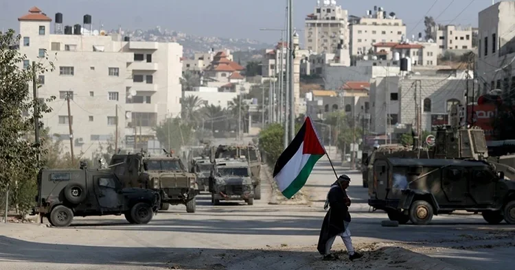 İsrail askerlerinden Batı Şeria ya baskın: 28 Filistinli gözaltında