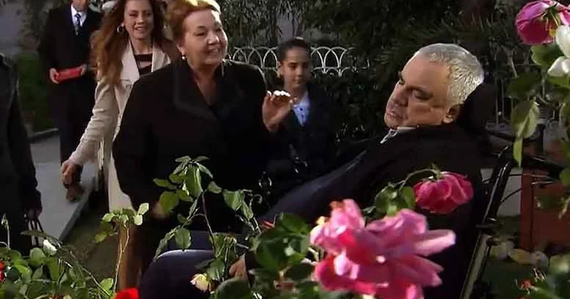 Yaprak Dökümü nün Ali Rıza Bey i için lokma dağıtıldı Sözcü Gazetesi