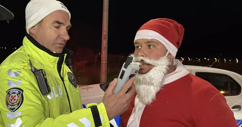 Noel Baba kostümlü sürücü trafik uygulamasına takıldı