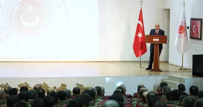 Bakan Güler, Mehmetçiğin yeni yılını kutladı