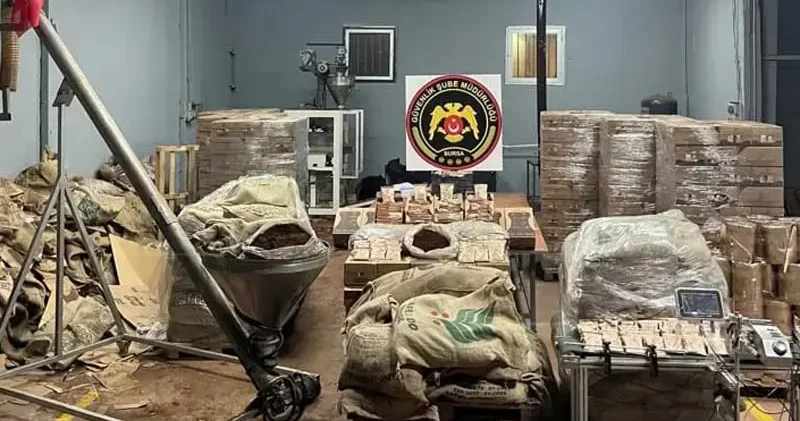 Sağlıksız koşullarda ürettikleri 4 ton kahveyi, piyasaya sürmeye hazırlanan 5 şüpheli yakalandı