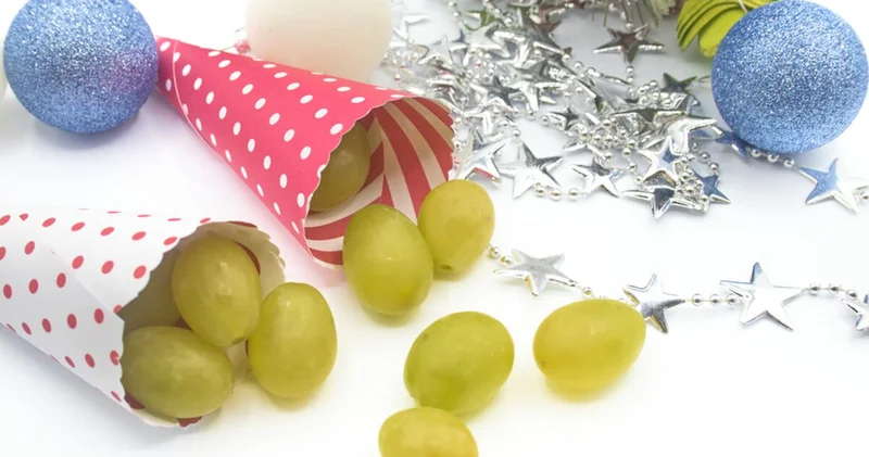 Yeni yıl gecesi masa altında 12 üzüm yeme ritüeli