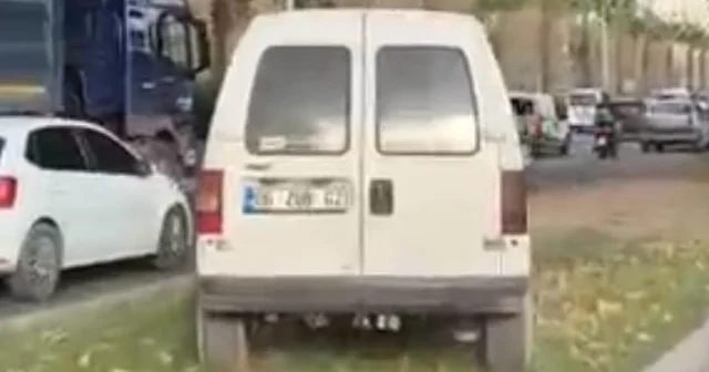 İzmir de orta refüjü kullanan sürücüye ceza yağdı İzmir Haberleri