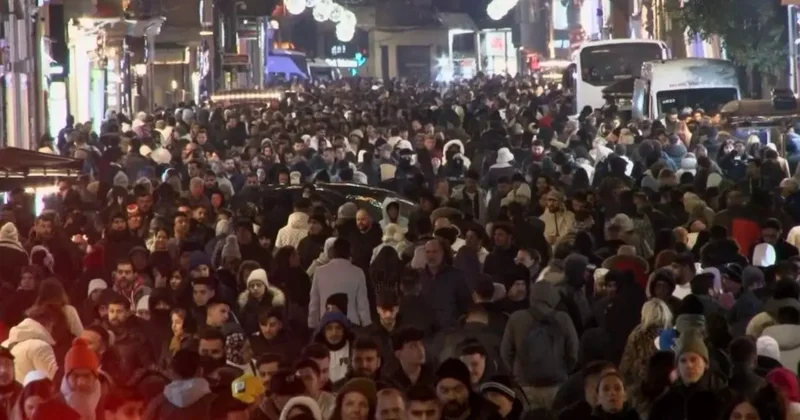 İstiklal Caddesi ndeki yoğunluk havadan görüntülendi