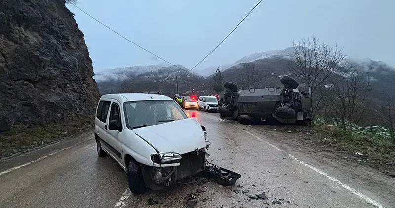 Ordu’da zırhlı askeri araç ile hafif ticari araç çarpıştı