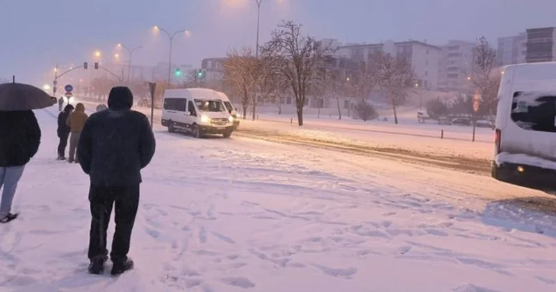 Gaziantep te kar çileye döndü: Onlarca sürücü yolda kaldı