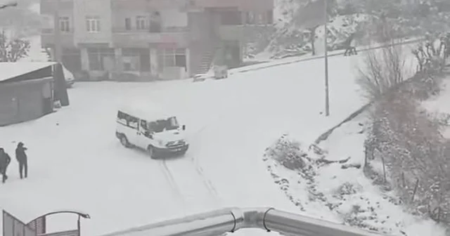 Kayarak üzerine gelen minibüsü gördü, manevrasıyla kazadan kurtuldu Diyarbakır Haberleri