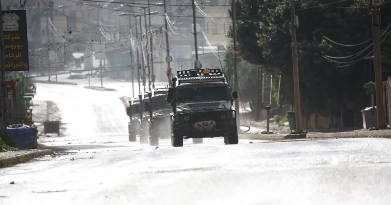 İşgalci İsrail ordusu, Batı Şeria da 2 Filistinliyi yaraladı, 28 kişiyi gözaltına aldı
