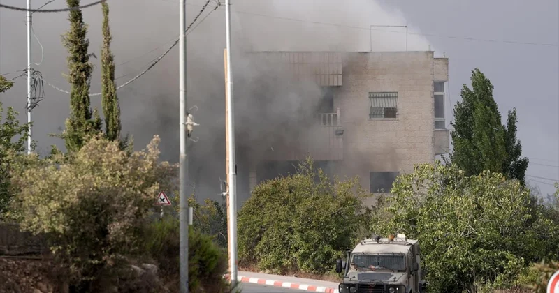 Katil İsrail Batı Şeria da evlere gaz bombası atıyor