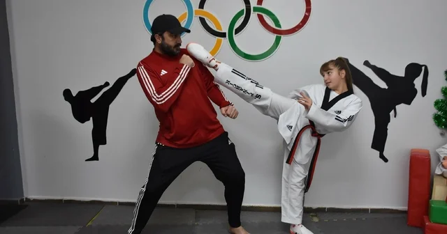 Tekvando milli takım antrenörü baba, kızını şampiyonluğa hazırlıyor İzmir Haberleri