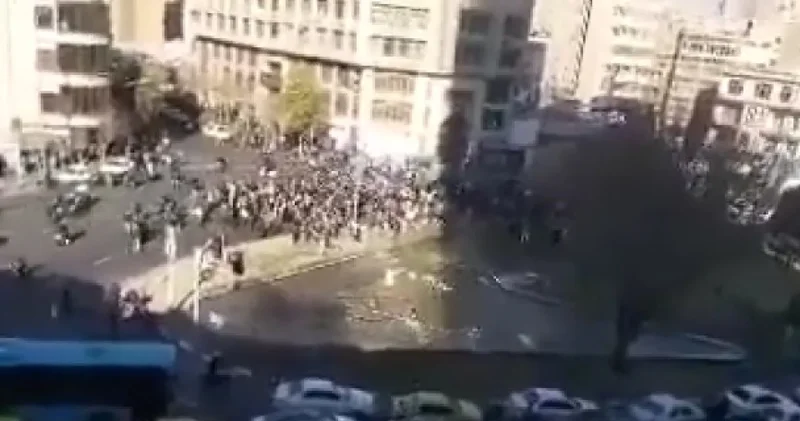 İran yönetiminden enflasyon eylemleri açıklaması: Kabul ediyoruz sabırla dinleyeceğiz