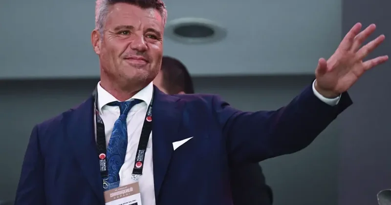 Fenerbahçe sezon sonunda seçimli olağanüstü genel kurula gitme kararı aldı.