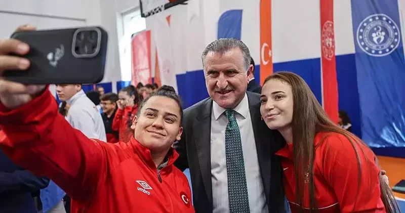 Bakan Bak: 2025’te 7 bin 474 madalya kazanan milli sporcularımızla gurur duyuyoruz